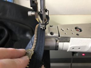 エアロレザー ハイウェイマン ファスナー交換 230628H